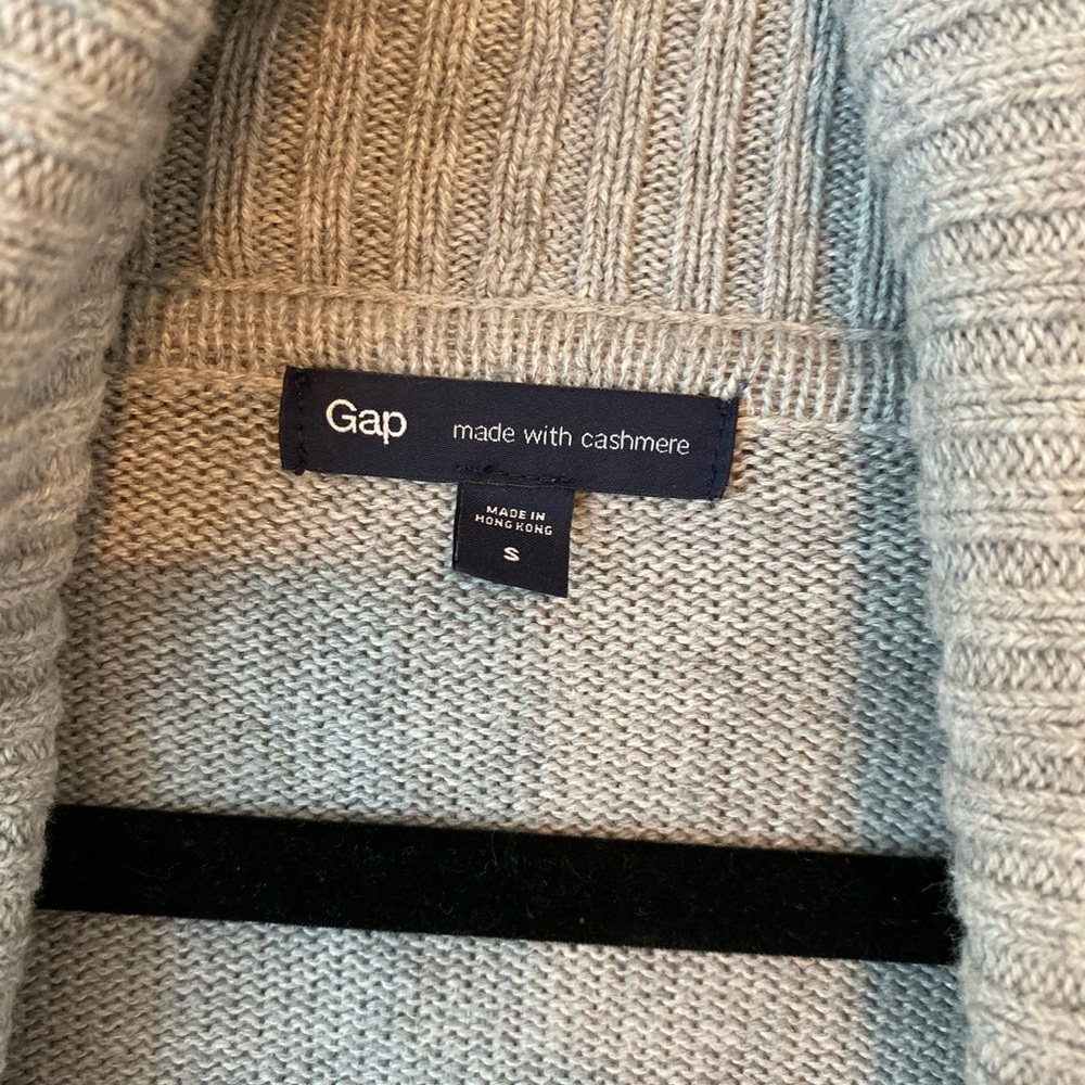 Gap Cardigan - Picture 2 of 3